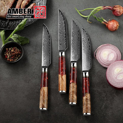 Vier edle Damastmesser mit Holzgriffen, Steak, Zwiebel, Pfeffer, exklusives Küchenzubehör