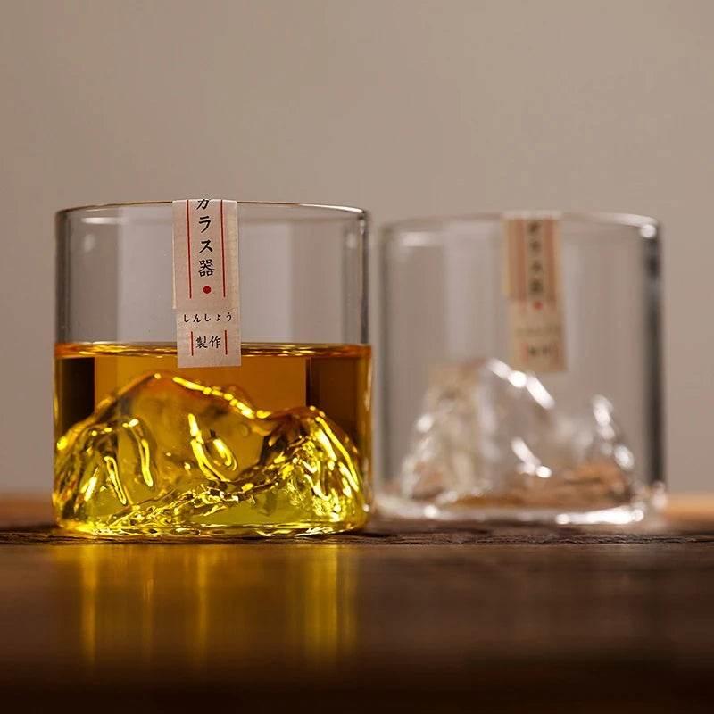 Japanisches Trinkglas mit 3D Berg - Elegantes Geschenkset mit Holzbox - Kochschein