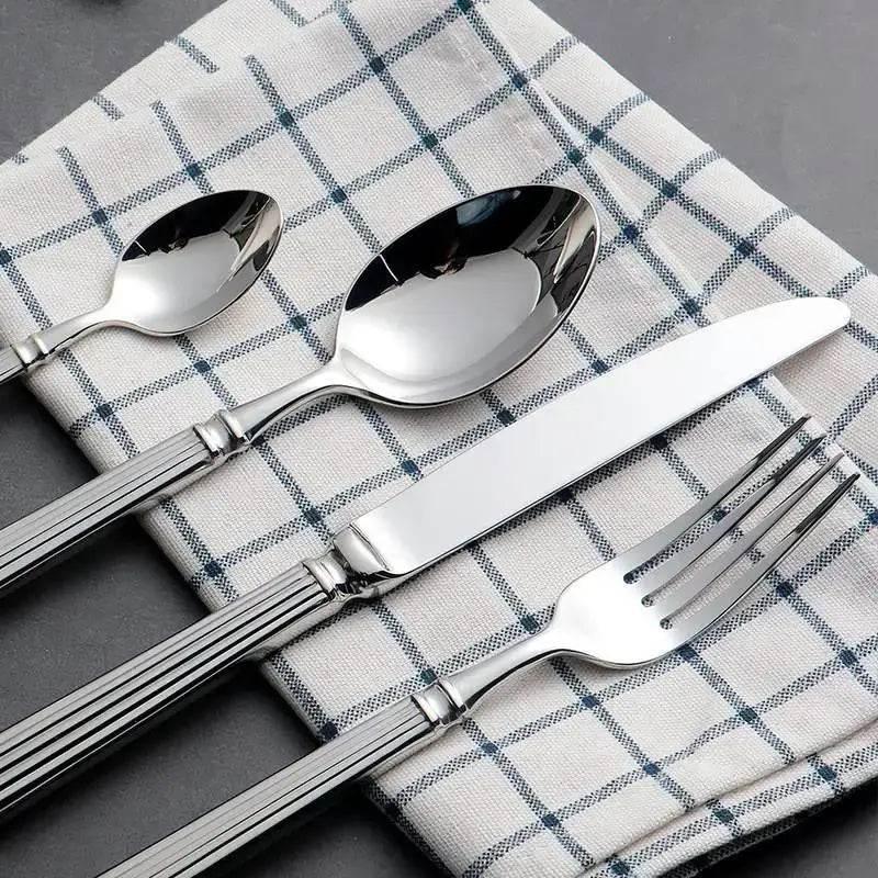Luxuriöses Besteck Set mit Säulendesigngriff aus Edelstahl (Silber oder Gold) - Kochschein