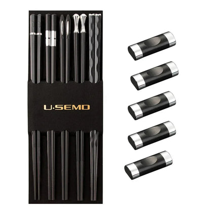 Elegantes schwarzes Essstäbchen-Set mit Haltern, stilvolle Küchenutensilien von Kochschein
